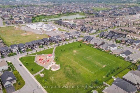 Additional image 8 of 302 Haliburton Heights, Ottawa, ON, K2S 1S3