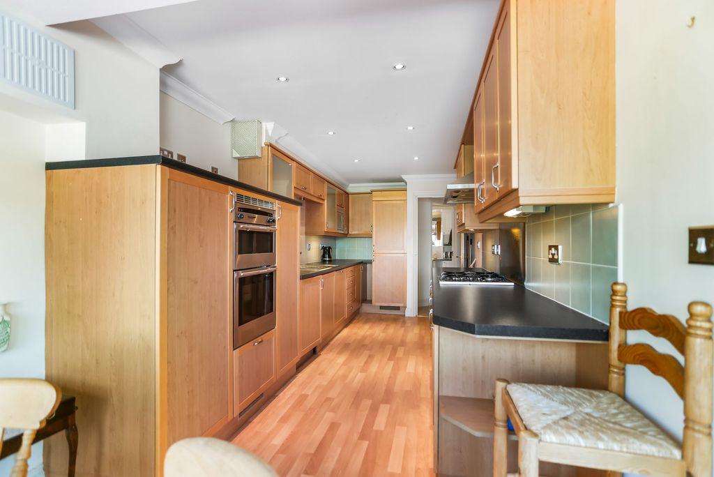 Additional image 3 of 2 bed flat for salePalmeira Avenue, Hove BN3