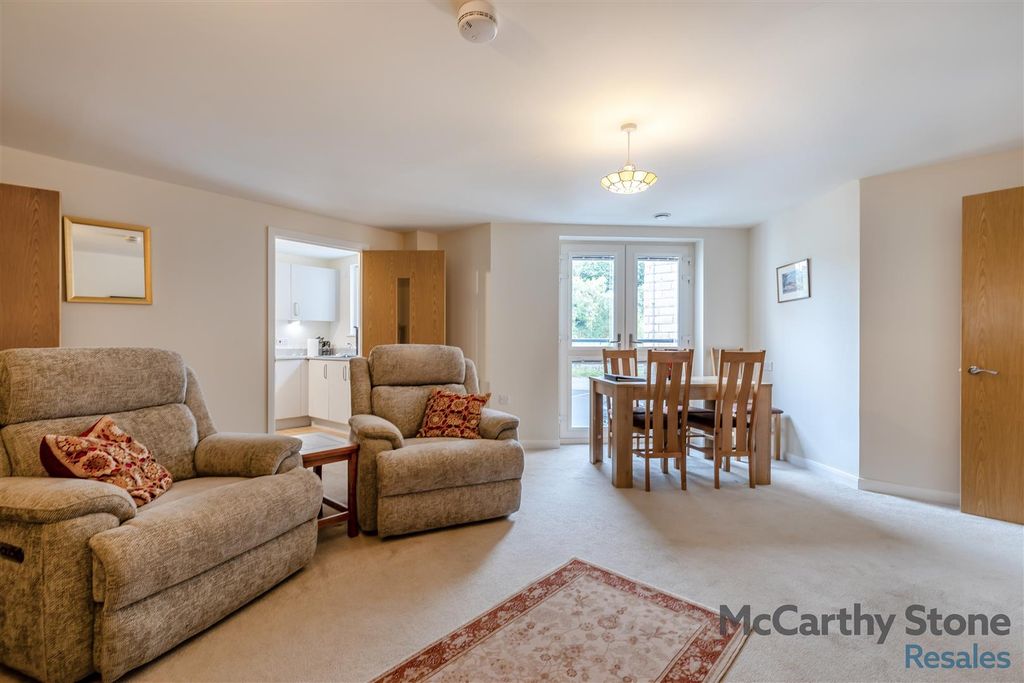 2 bed flat for saleDevonshire Place, Station Road, Buxton SK17 photo 5
