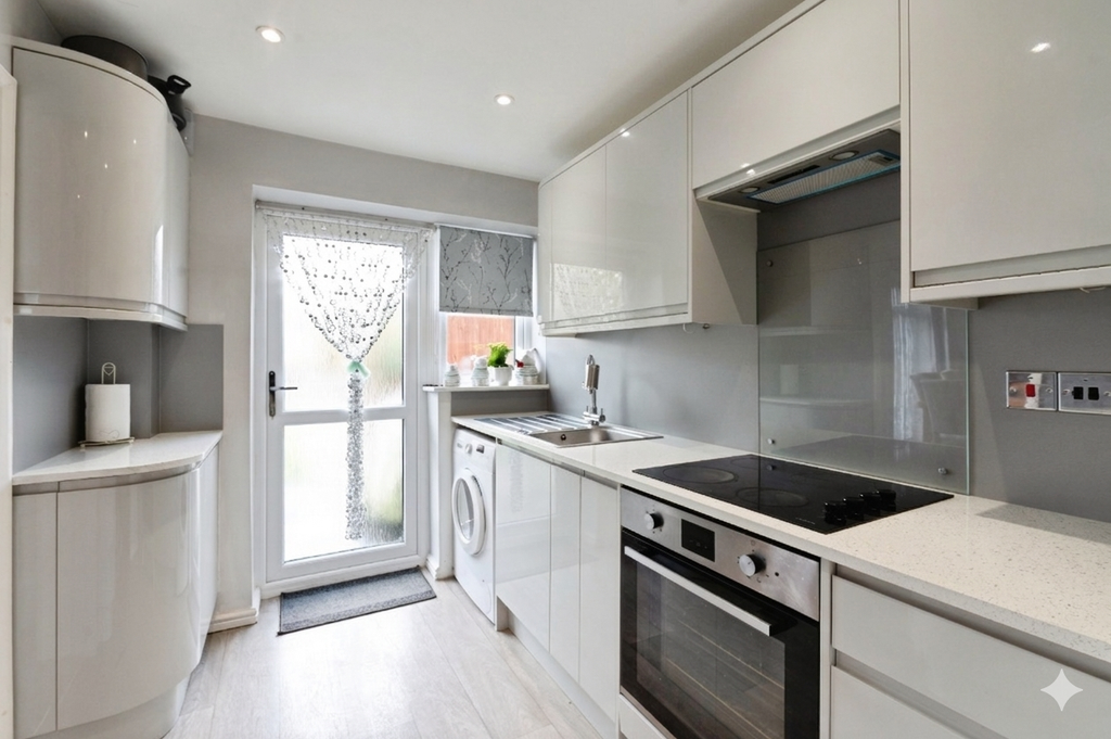 3 bed terraced house for saleGreat Gregorie, Basildon SS16 photo 3