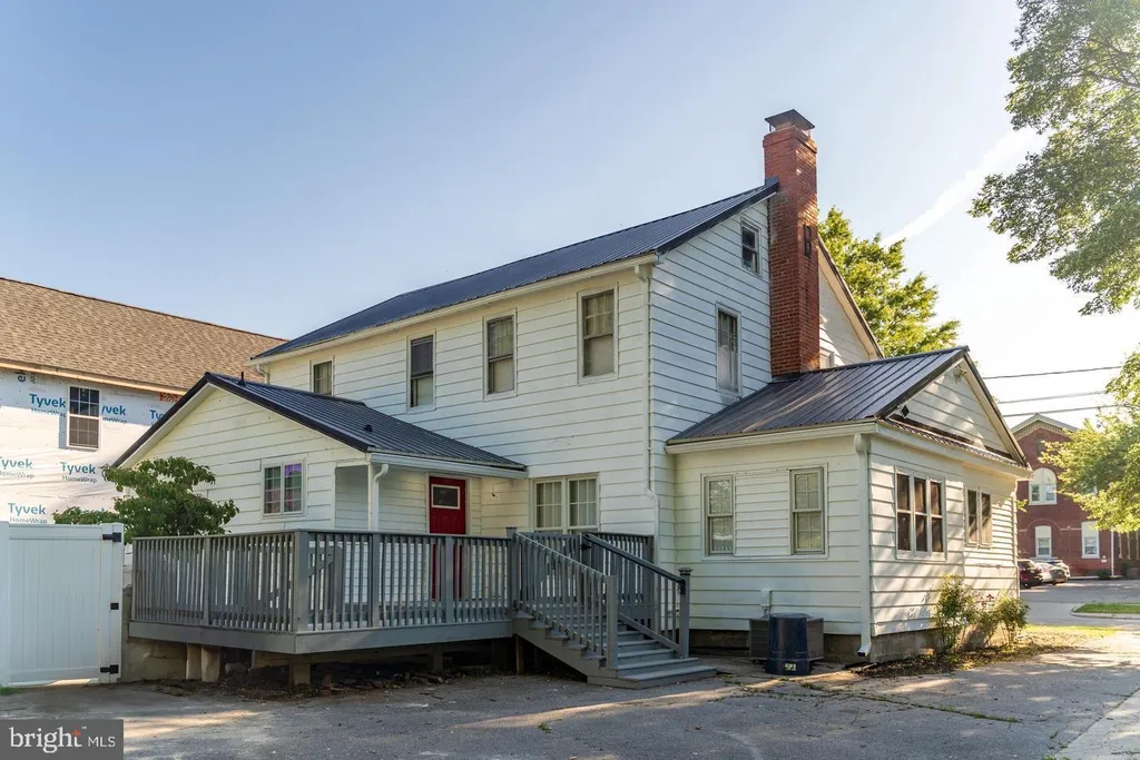 28 S Queen Street, Dover, DE 19904