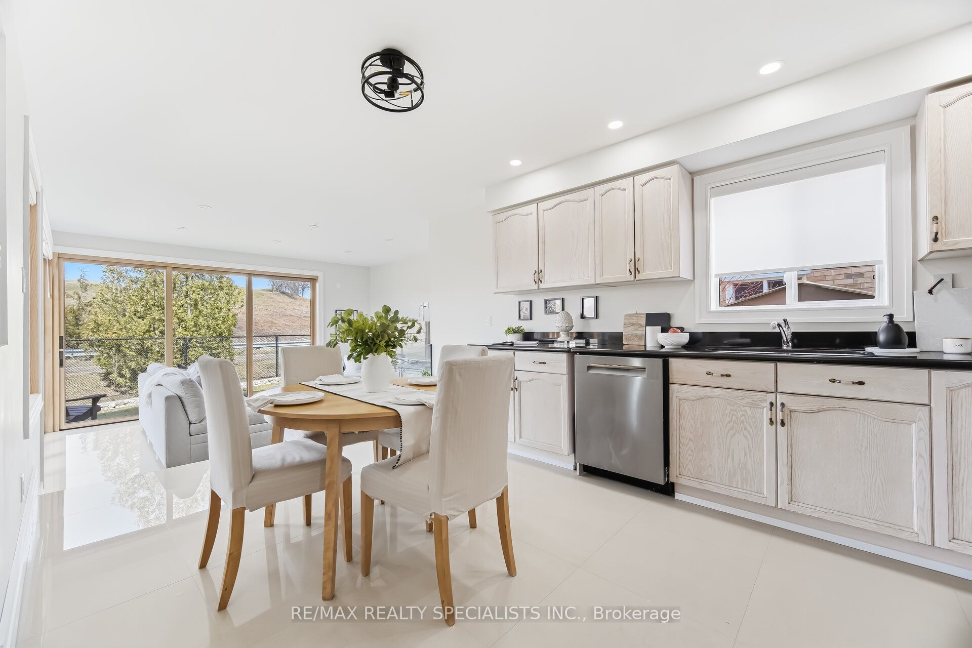 Additional image 4 of 1169 Barnswallow Court, Mississauga, ON, L5V 2J6