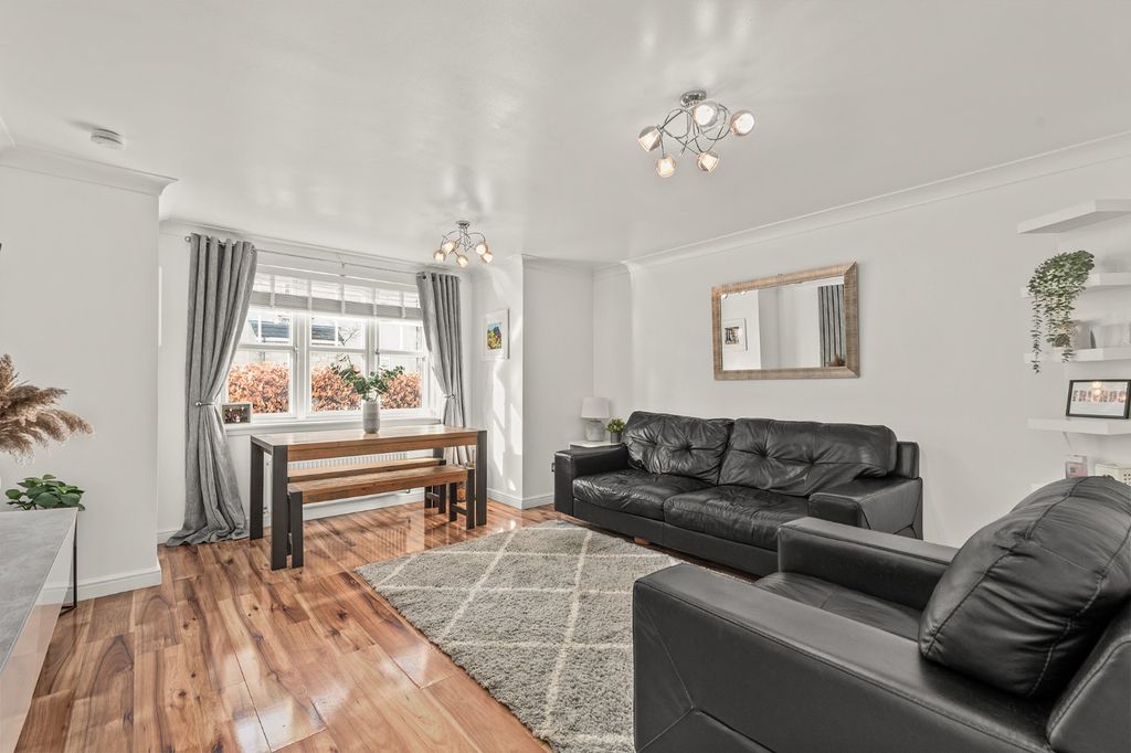 2 bed flat for saleLeyland Road, Bathgate EH48 photo 3