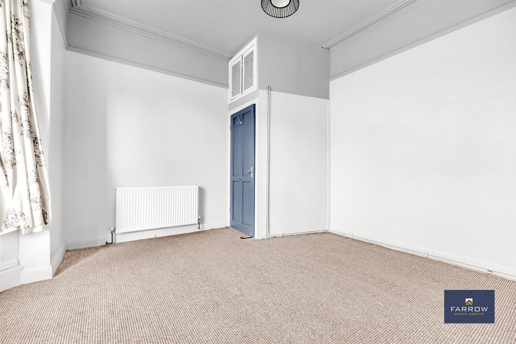 2 bed flat for saleWelholme Road, Grimsby DN32 photo 5