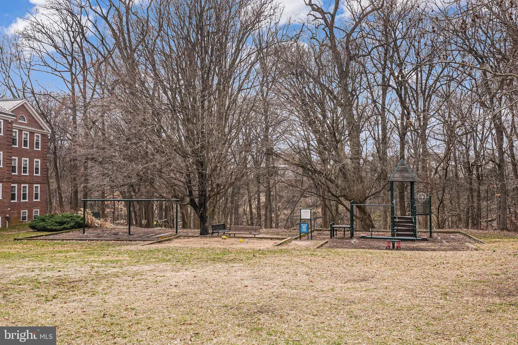 Primary image of 3701 39th Street NW Unit A181, Washington, DC 20016