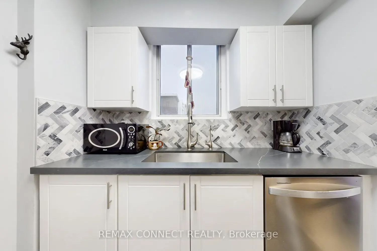 Additional image 8 of 1145 Logan Avenue 703