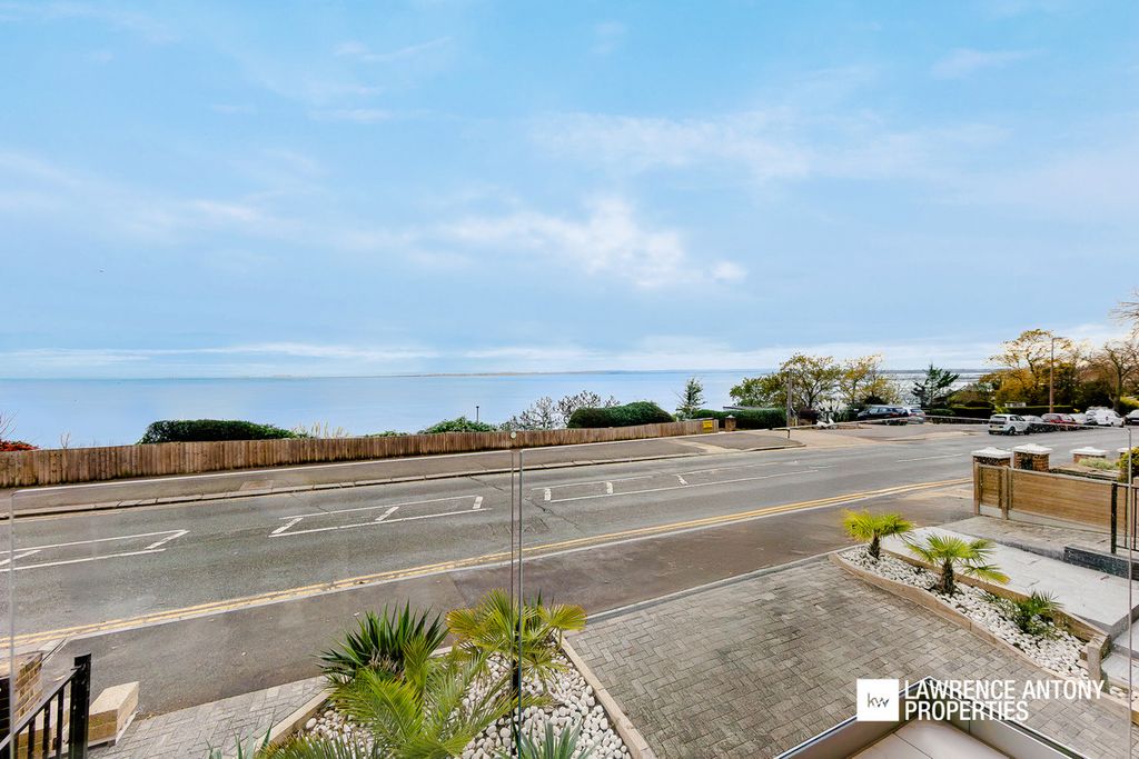 Additional image 6 of 3 bed flat for saleGrand Parade, Leigh-On-Sea SS9
