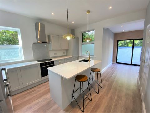 Ringlow Park Road, Swinton M27