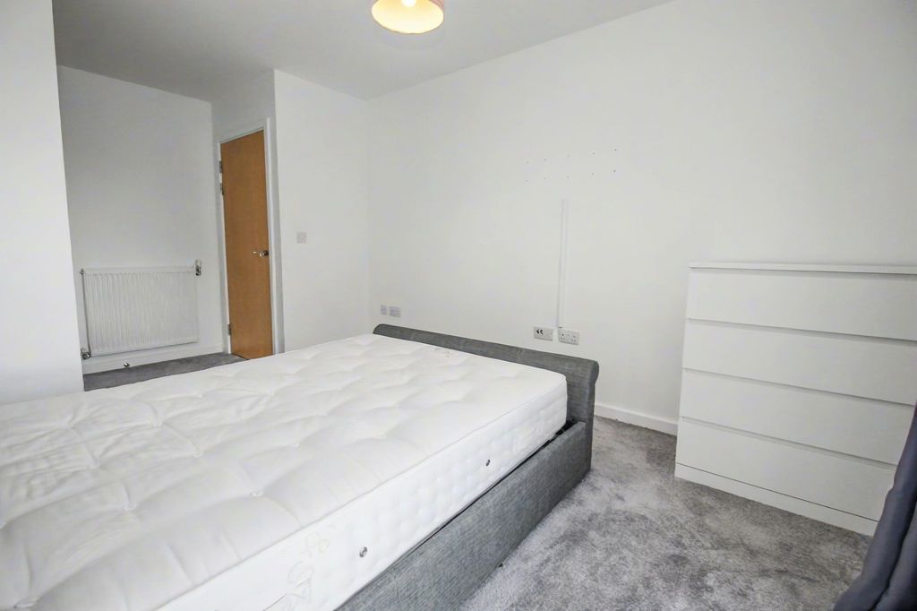 1 bed flat for saleCapstan Road, Centenary Quay SO19 photo 2