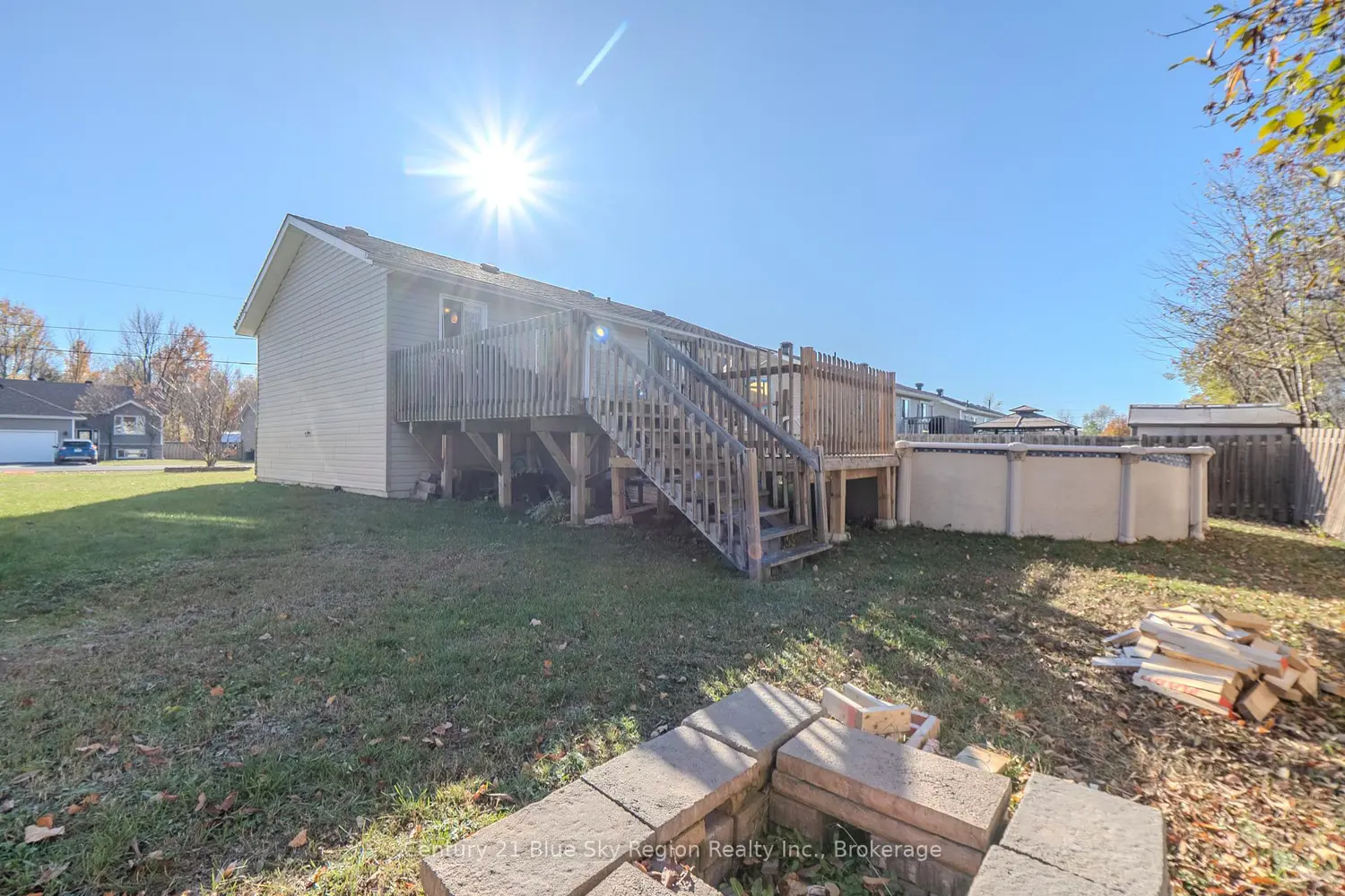 Additional image 18 of 557 Demers Street