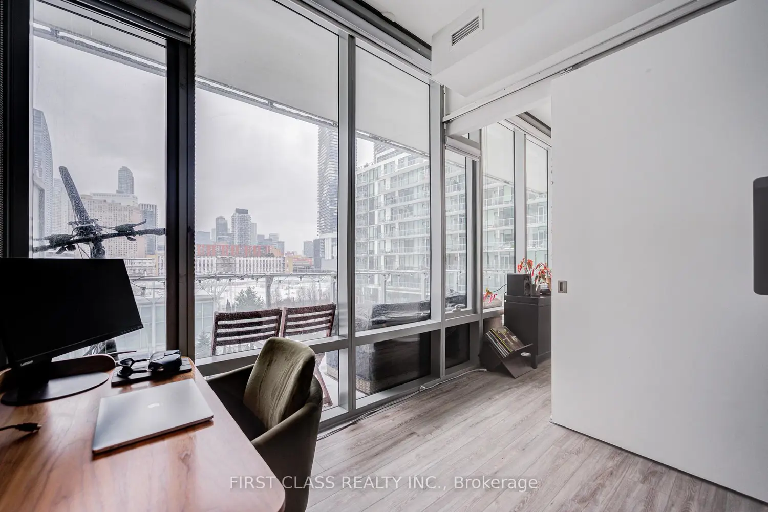 Additional image 15 of 39 Queens Quay 402