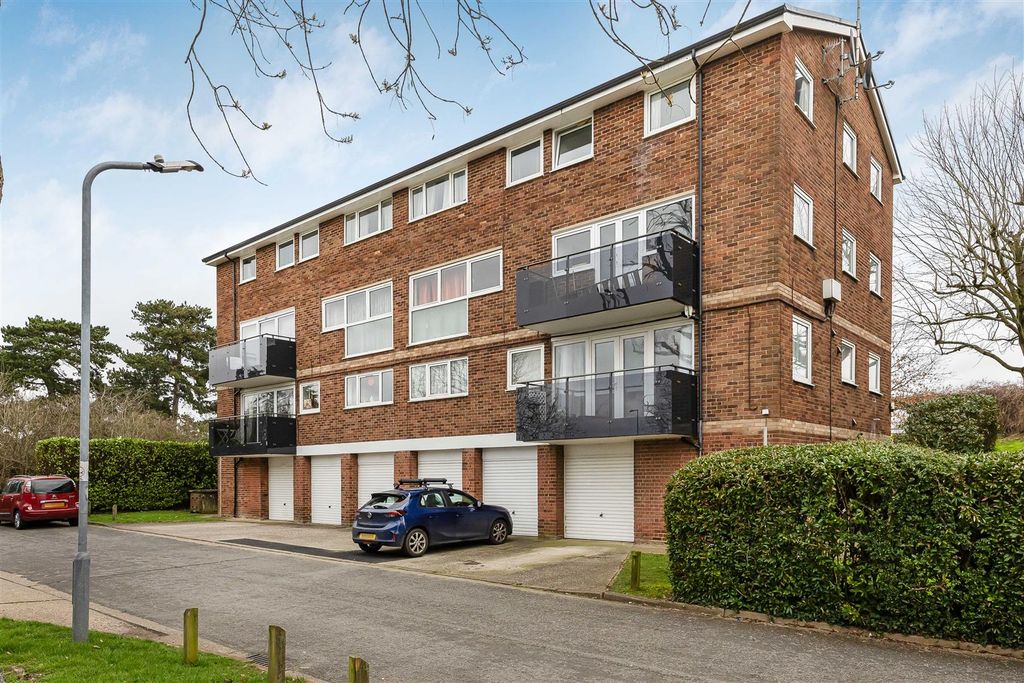 3 bed maisonette for saleDenham Close, Boyn Hill, Maidenhead SL6