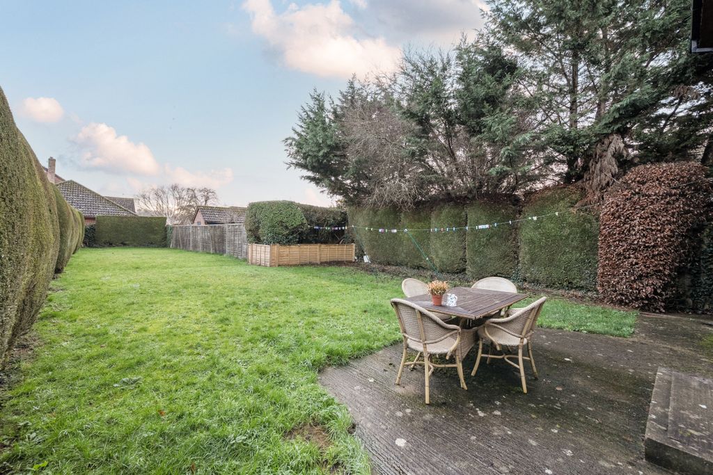 3 bed link detached house for saleNetheravon, Salisbury SP4 photo 2