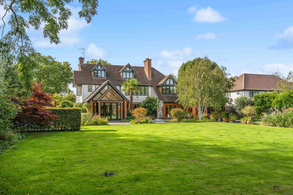 Additional image 68 of 6 bed detached house for saleRoundwood Avenue, Hutton Mount, Brentwood CM13