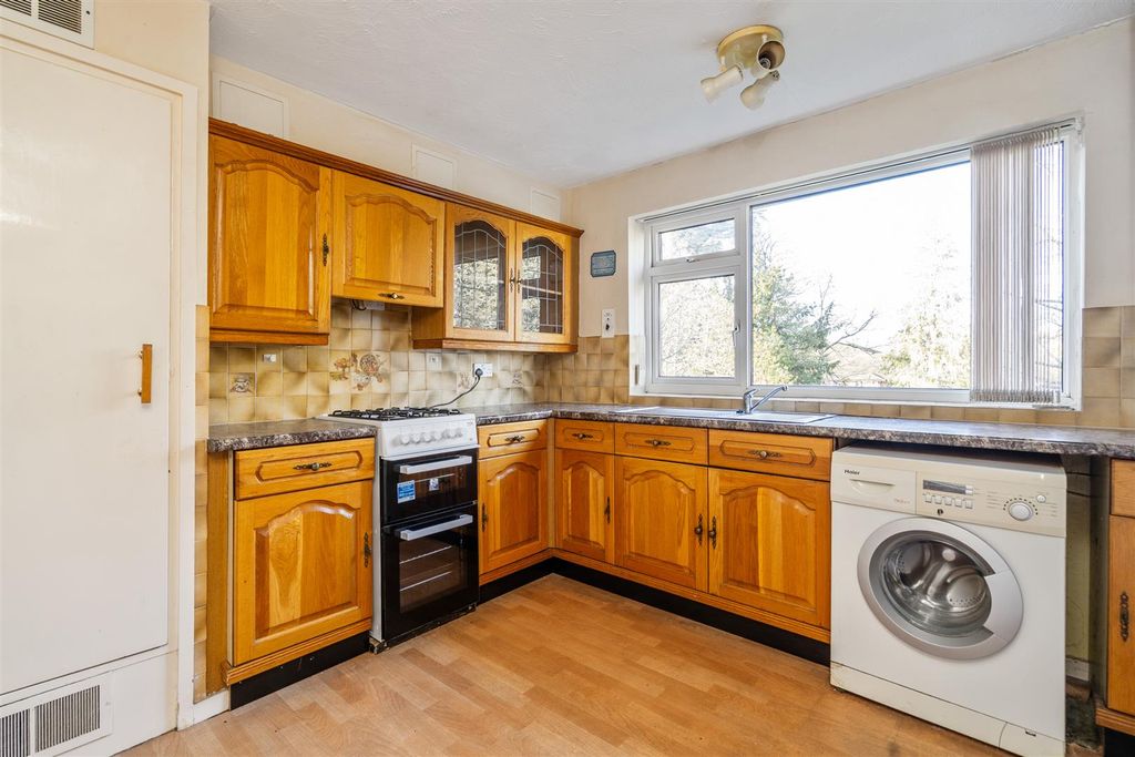 2 bed flat for saleKeresley Close, Solihull B91 photo 3