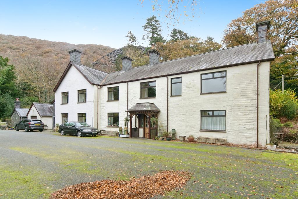 10 bed detached house for saleLlanberis, Caernarfon, Gwynedd LL55