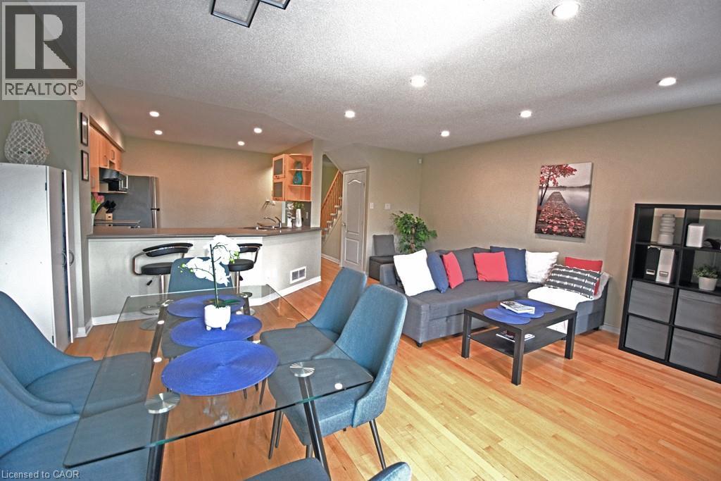 Additional image 2 of 105 Tall Oak Private, Ottawa, ON, K1G 6T3