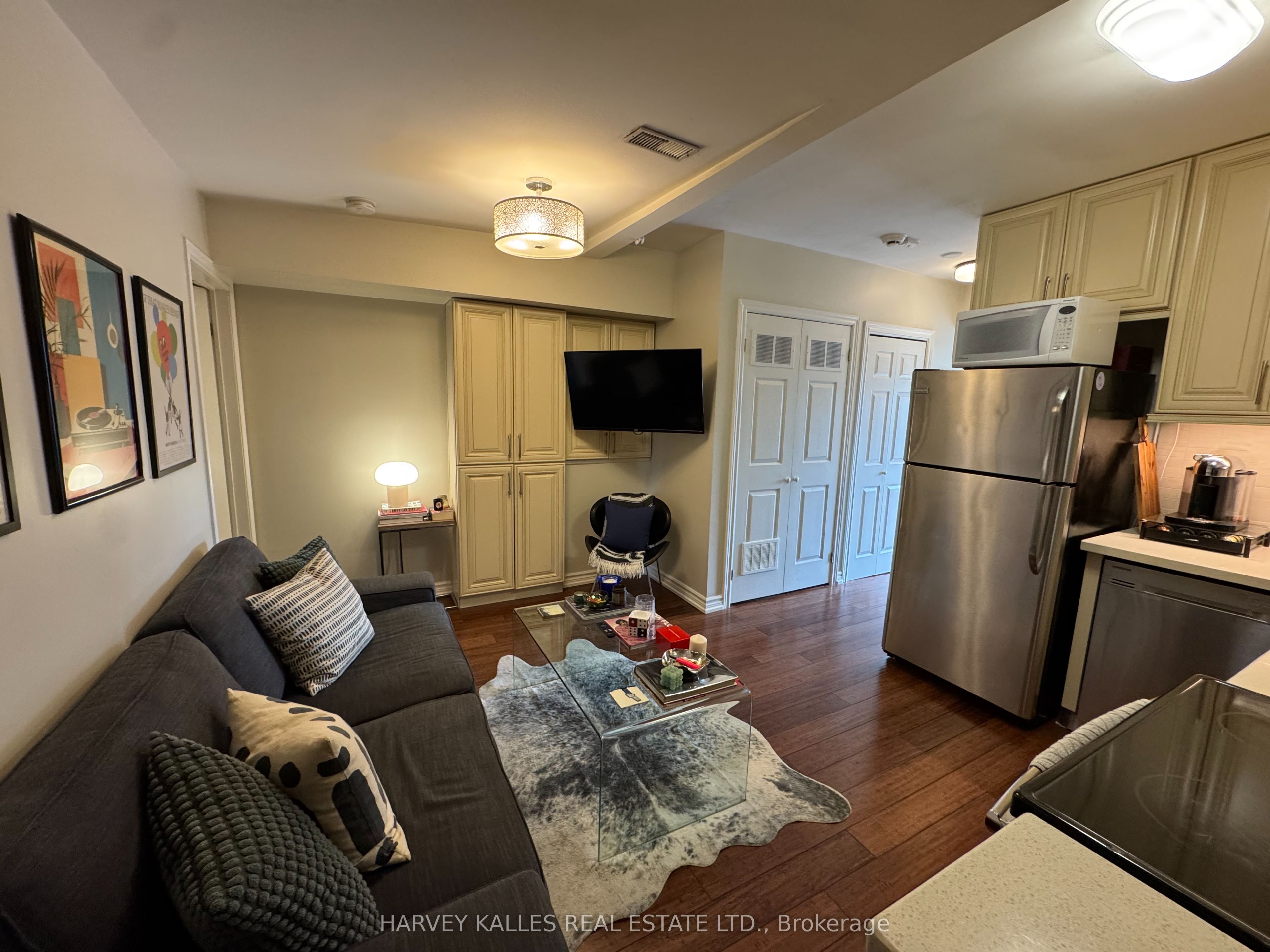 3rd-904 Bloor Street W, Toronto, ON, M6H 1L1