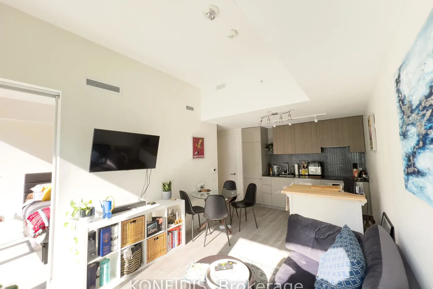 Additional image 7 of 161 Roehampton Avenue 732