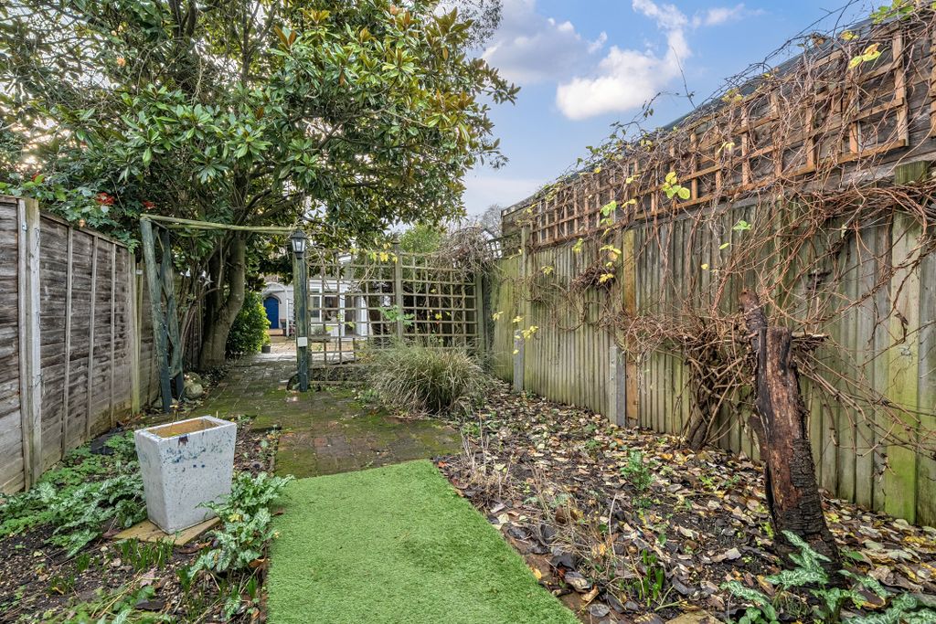 Additional image 13 of 4 bed semi-detached house for saleCores End Road, Bourne End SL8