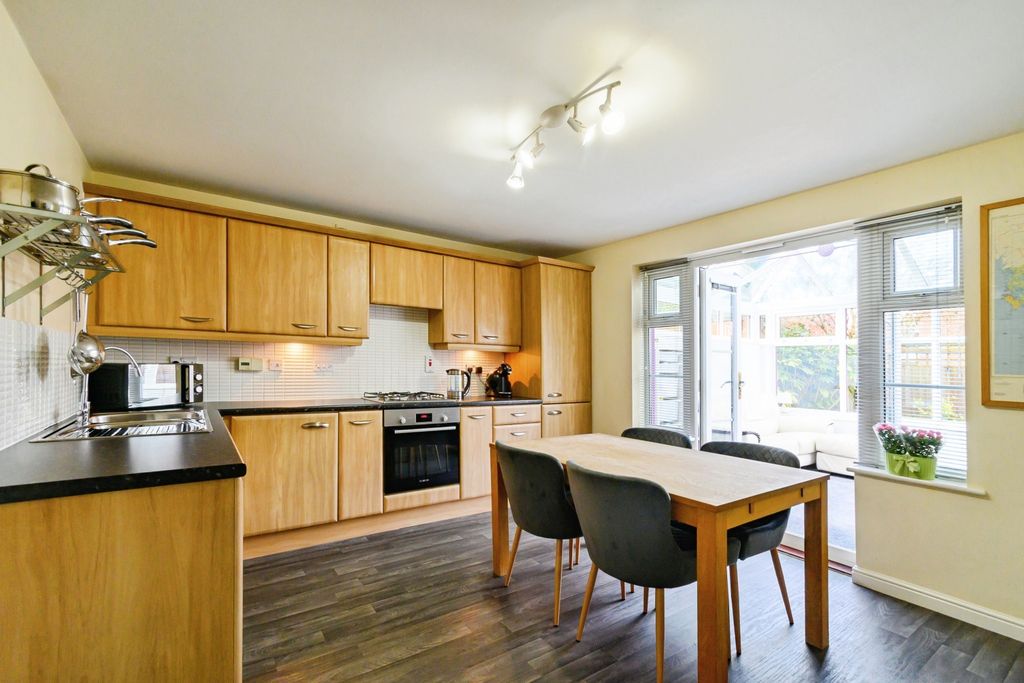 4 bed detached house for saleWhitington Close, Bolton BL3 photo 4