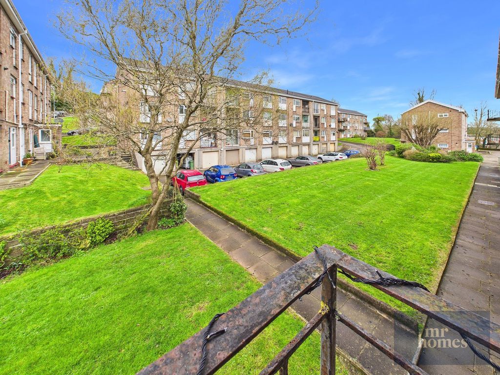2 bed flat for saleQuarry Crescent, Cardiff CF5 photo 5