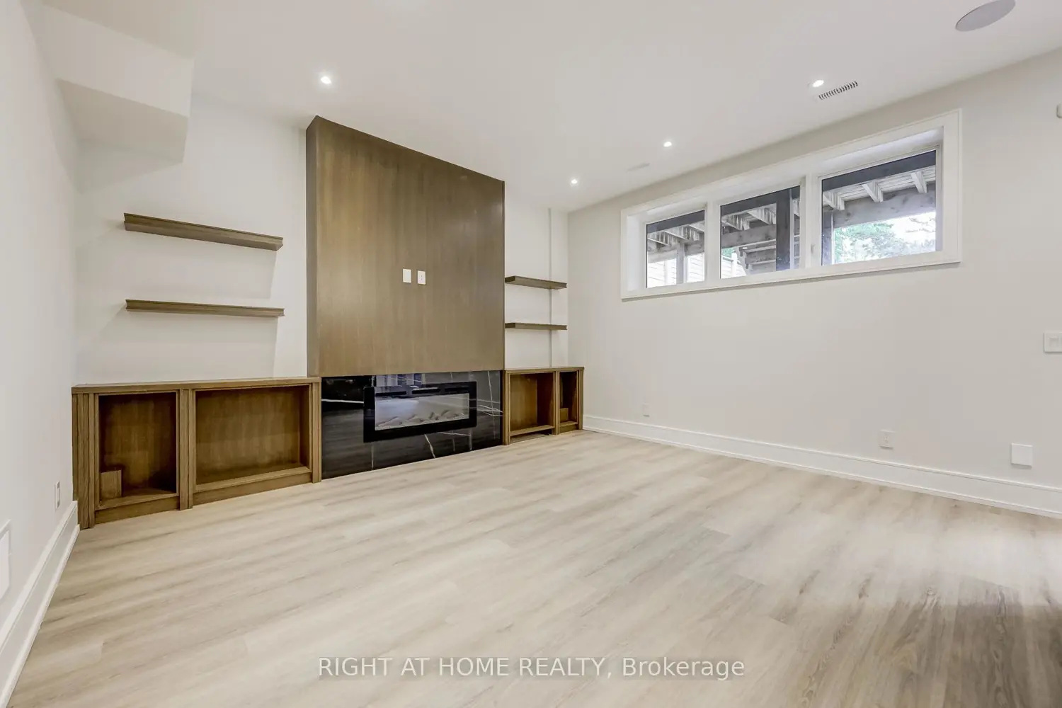 Additional image 16 of 102 Parklea Drive