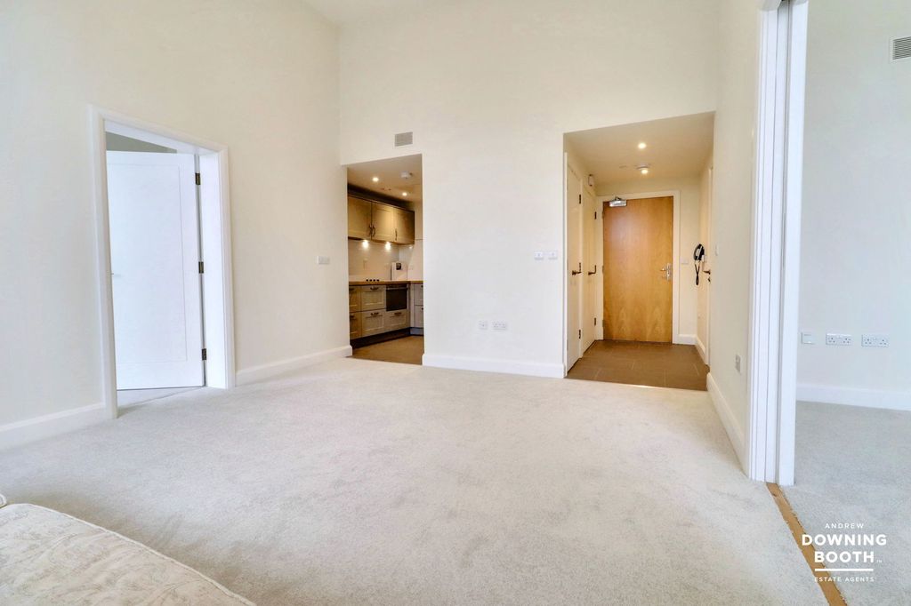 2 bed flat for saleMonks Close, Lichfield WS13 photo 5