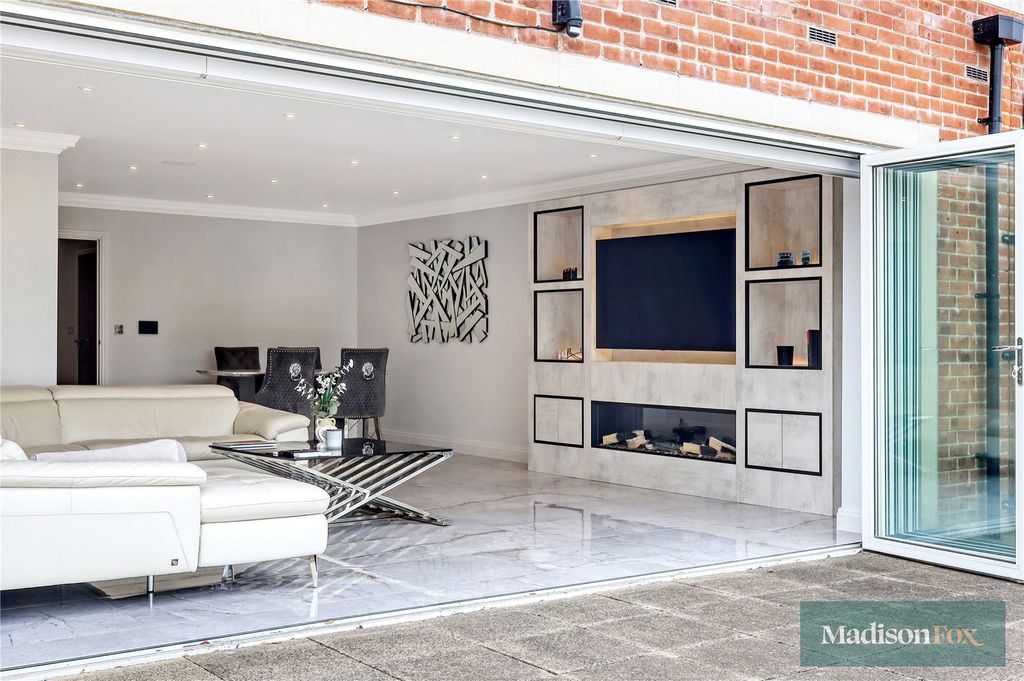 Additional image 10 of 4 bed flat for saleManor Road, Chigwell, Essex IG7