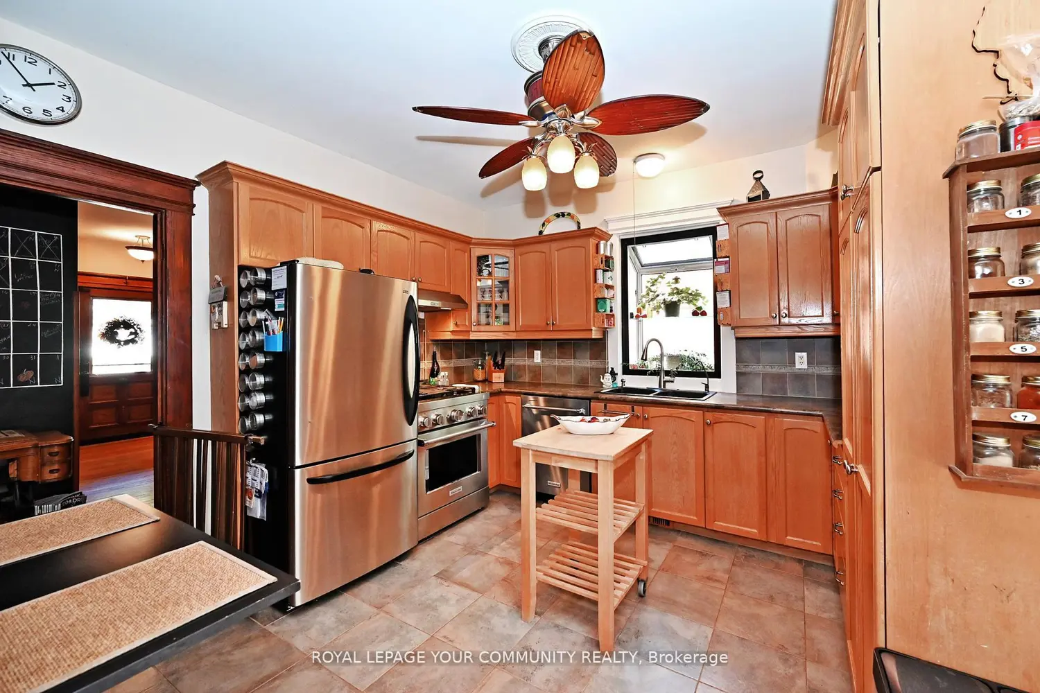 448 Timothy Street photo 3