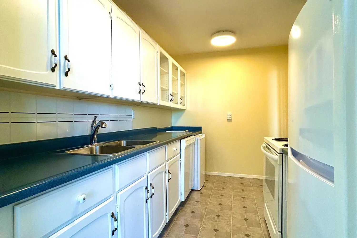 Additional image 3 of 2929 Aquitaine Avenue 701