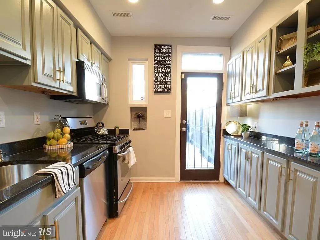 Additional image 8 of 624 14th Place NE, Washington, DC 20002