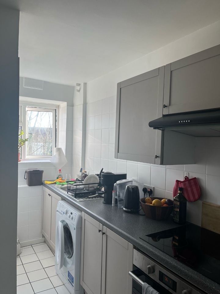 Additional image 5 of Studio Flat, Acol Court, NW6, N1 7GU