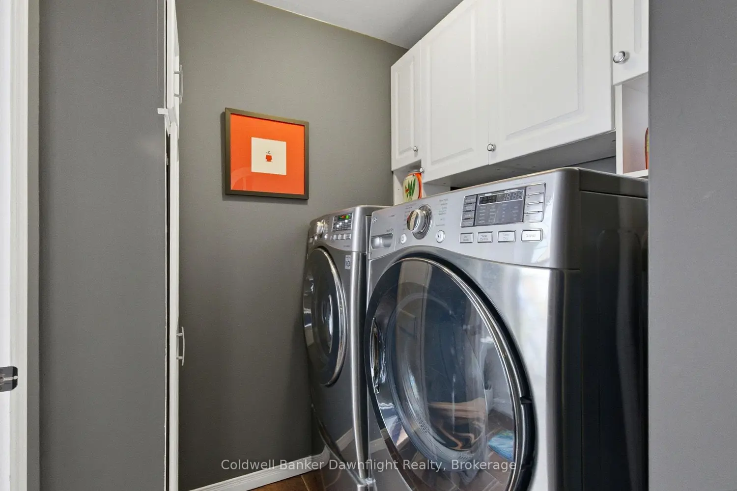 425 William Street photo 2