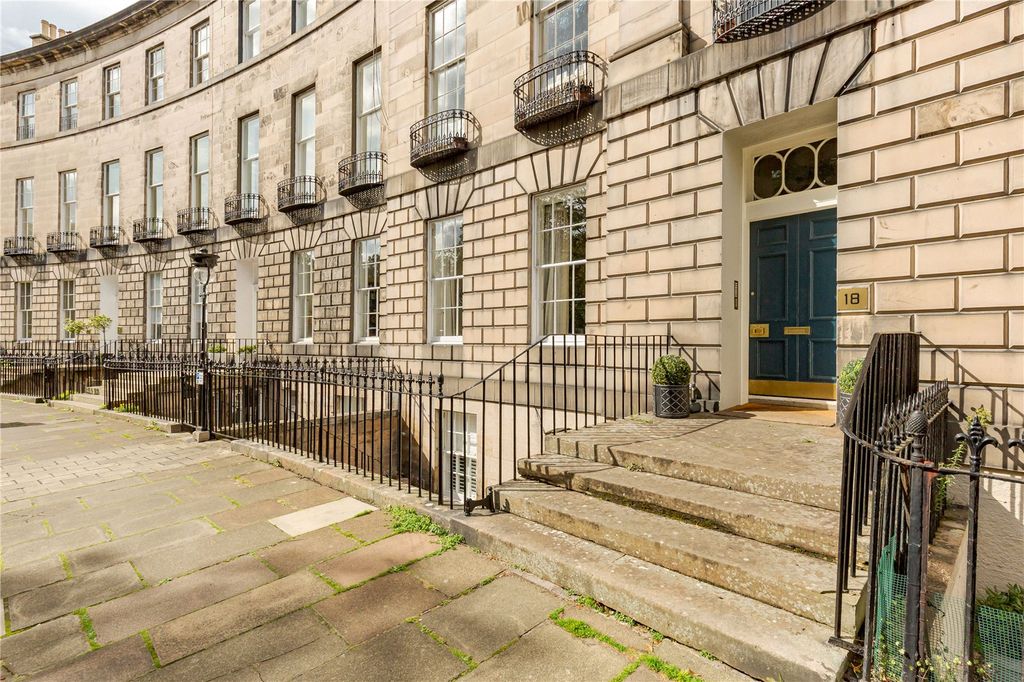 Additional image 2 of 2 bed flat for saleRoyal Circus, New Town, Edinburgh EH3