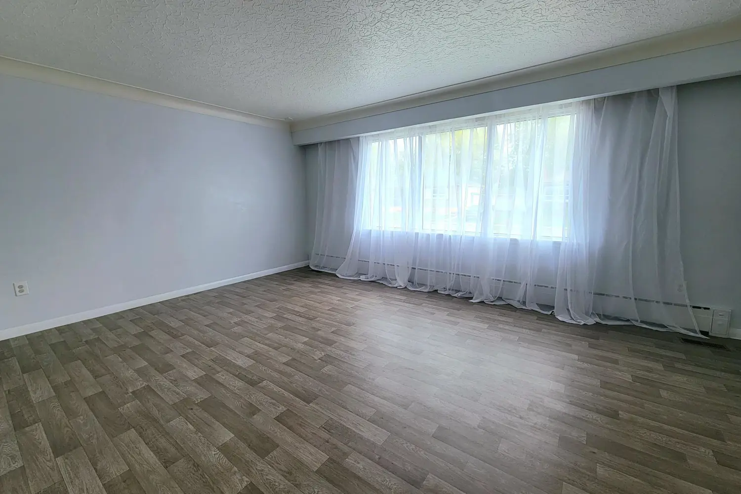 280 Clarke Street photo 5