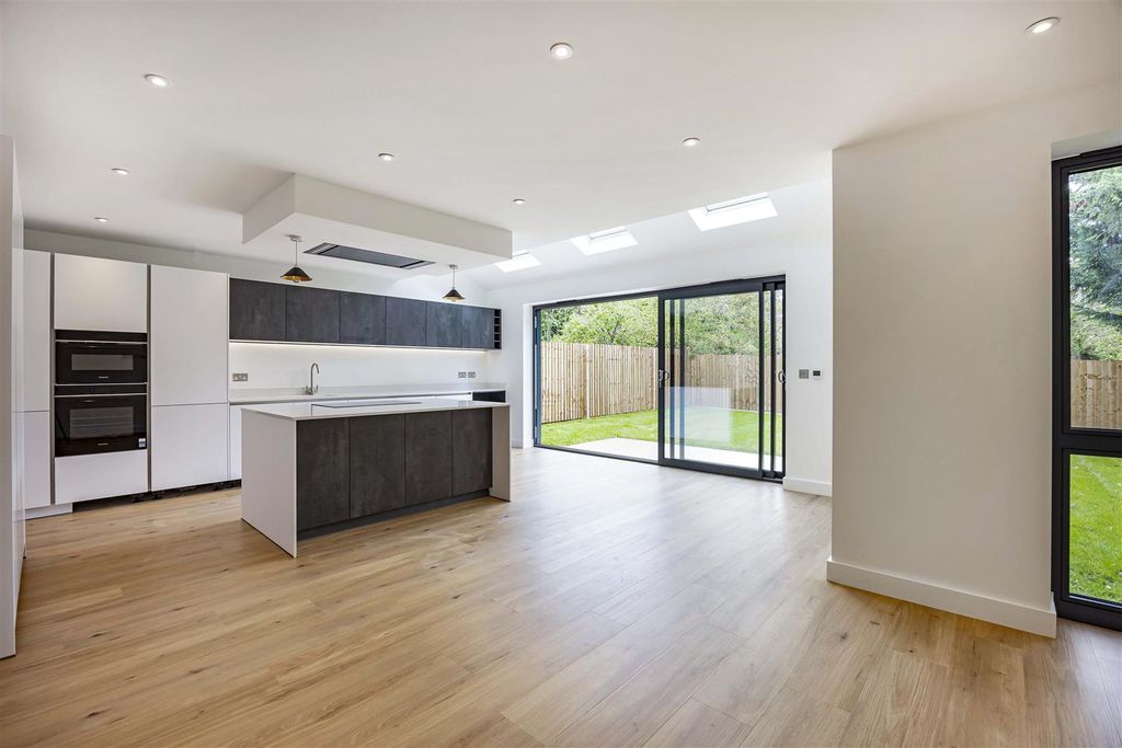 4 bed detached house for saleCleevelands Drive, Pittville, Cheltenham GL50 photo 4