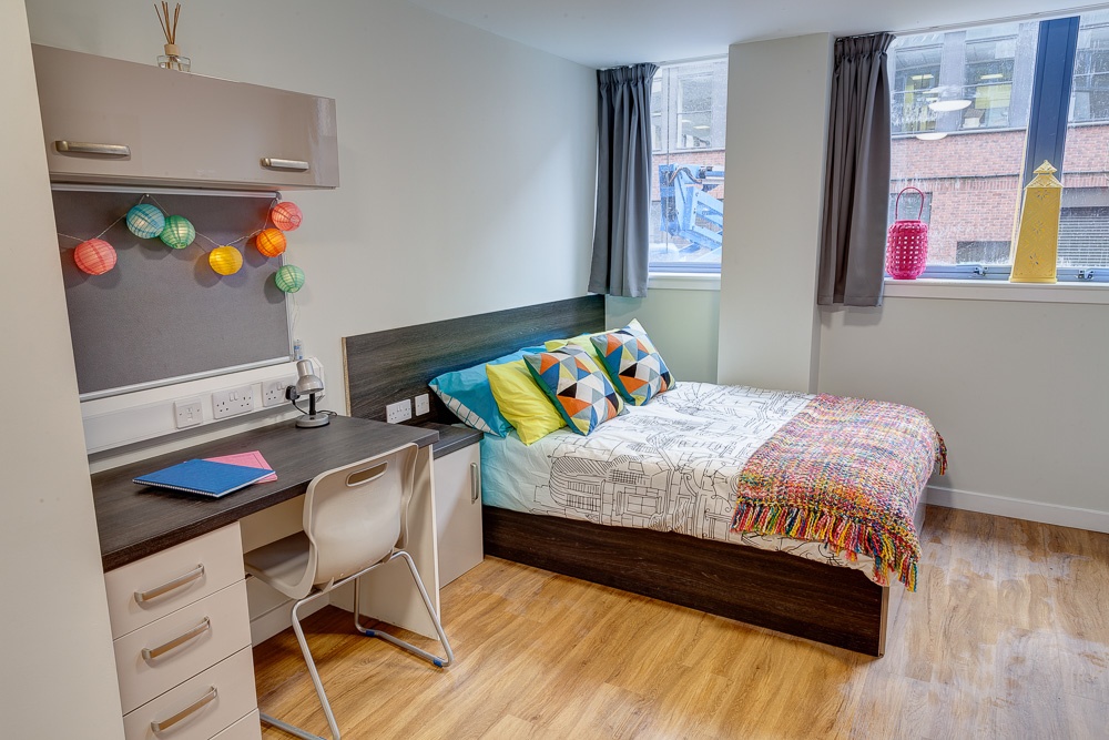Studio Flat, Bath St, G2, N1 7GU