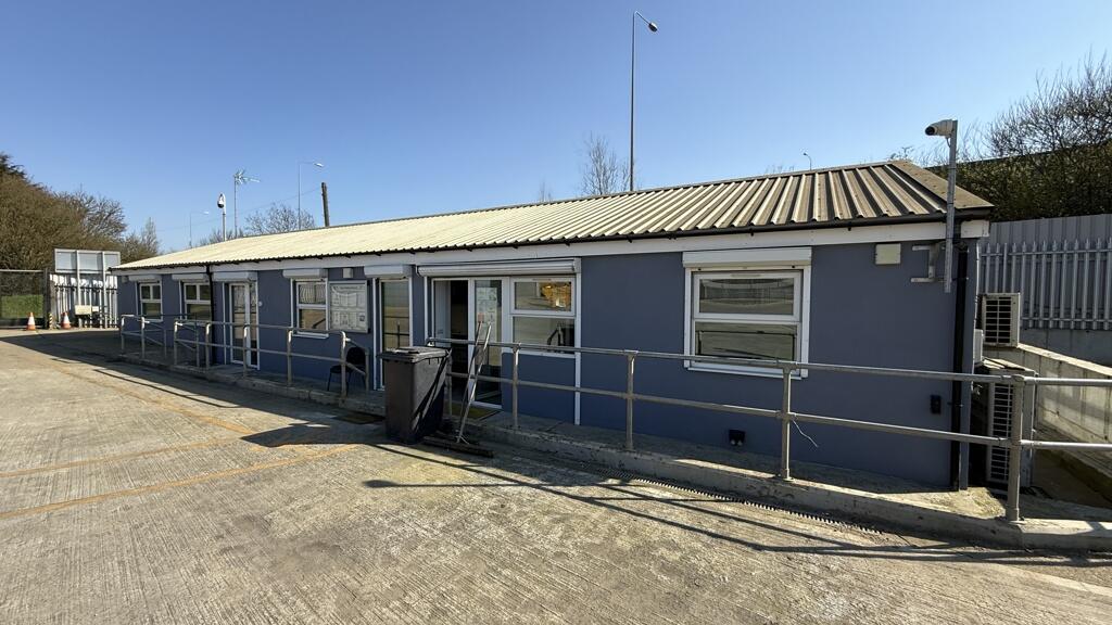 Additional image 6 of Yard, Moor Mill Lane, Colney Street, Radlett, Hertfordshire, AL2 3UA