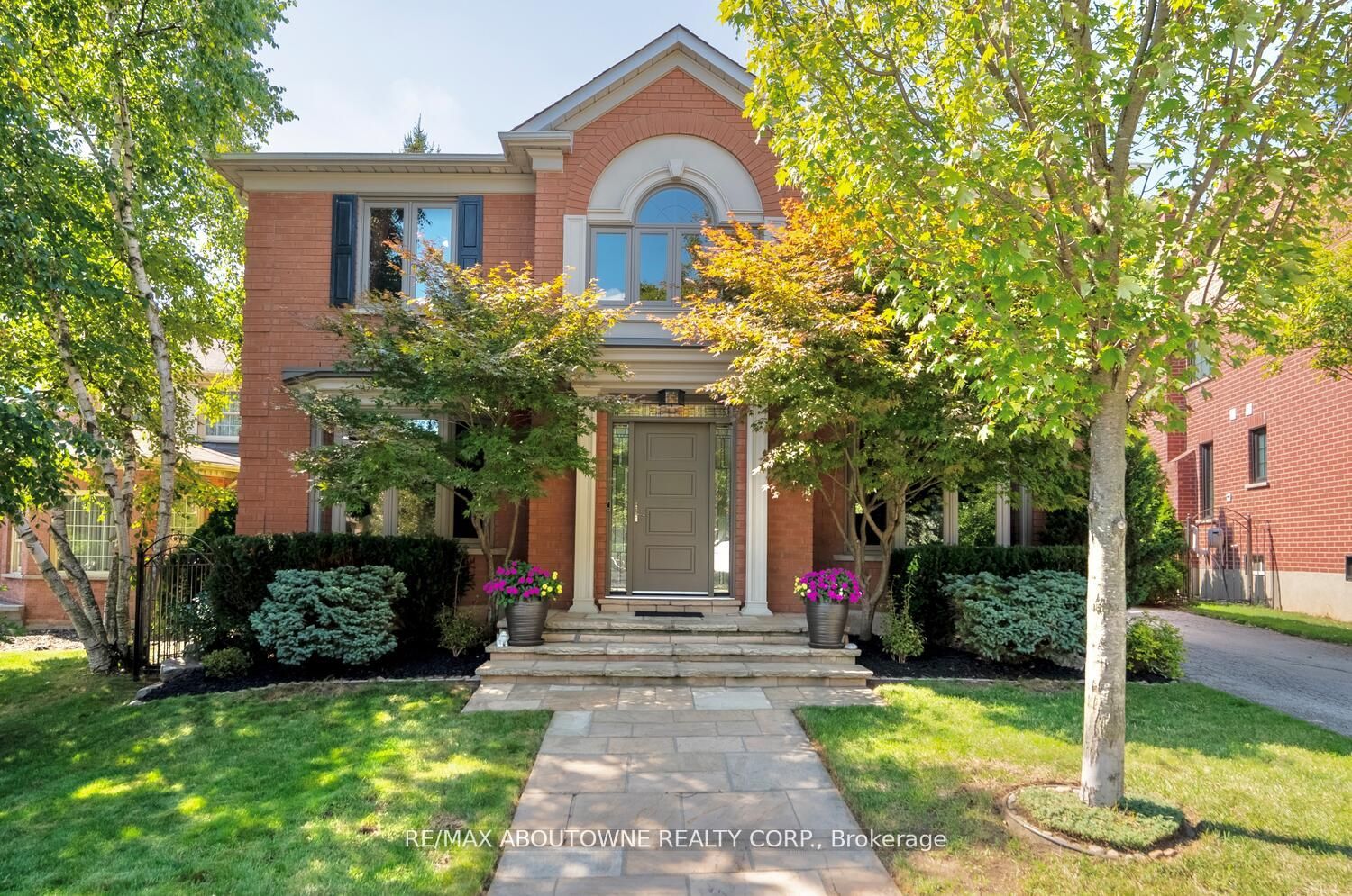 11 Morrison Creek Crescent, Oakville, ON, L6H 4C3