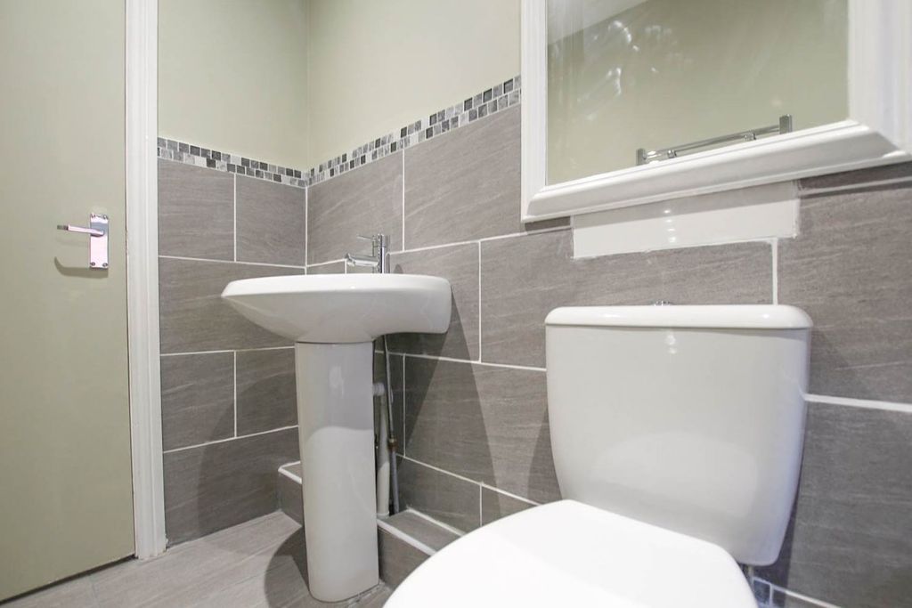 Additional image 19 of 2 bed flat for saleHigh Street, Llandrindod Wells LD1