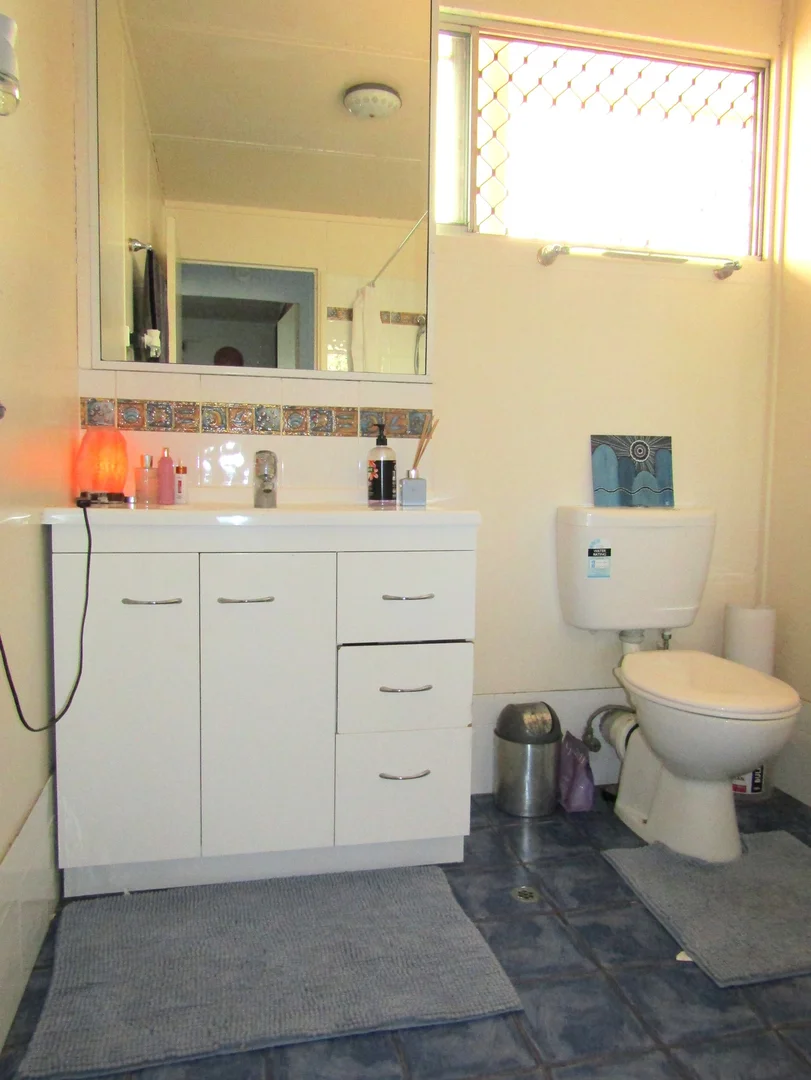 Additional image 10 of Flat 2 & 3/7 Bluff Street, Blackwater QLD 4717