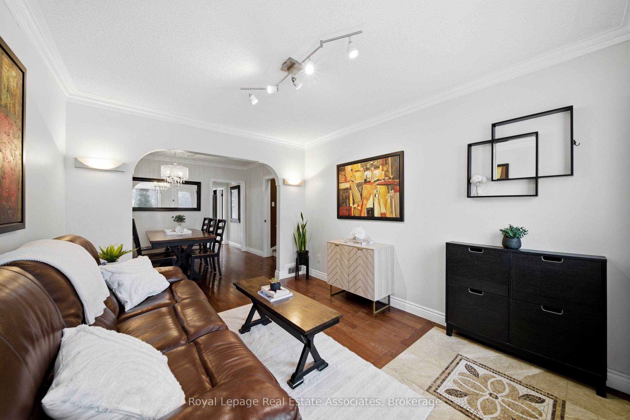 Additional image 6 of 177 Chisholm Avenue, Toronto, ON, M4C 4V9