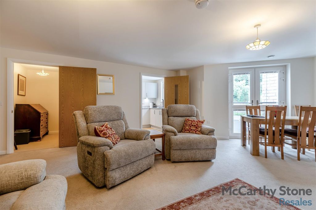 2 bed flat for saleDevonshire Place, Station Road, Buxton SK17 photo 4