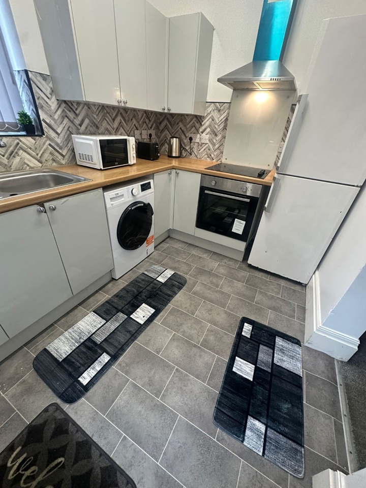 Additional image 5 of Room in a Shared House, Cheetham Hill Road, M8, N1 7GU