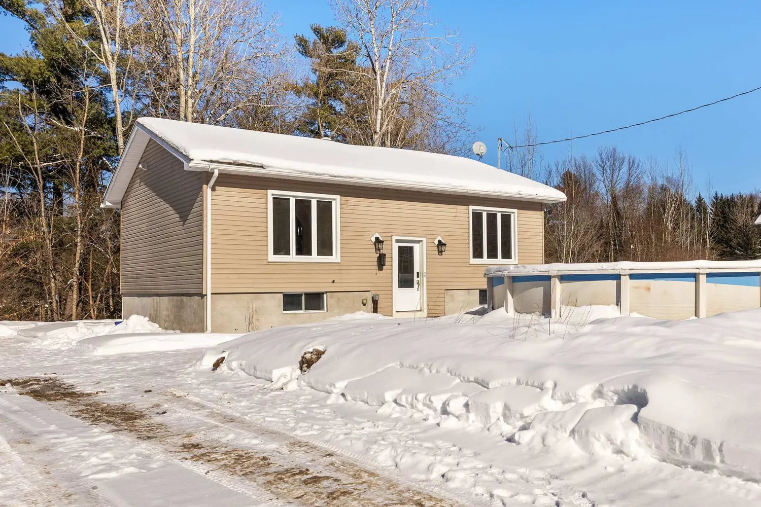 Primary image of 84 Sandy Beach Road