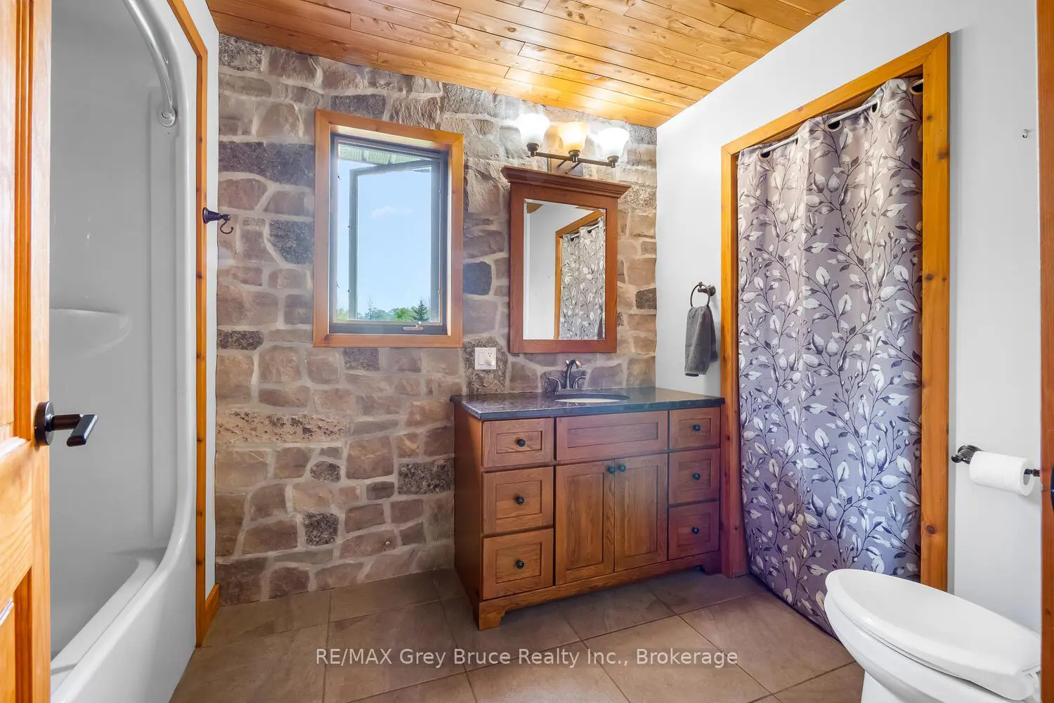 Additional image 9 of 1033 Bruce Road 9