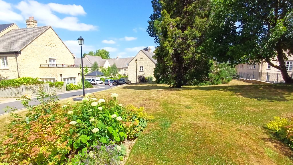 Additional image 4 of 3 bed flat for salePenhurst Gardens, Chipping Norton OX7