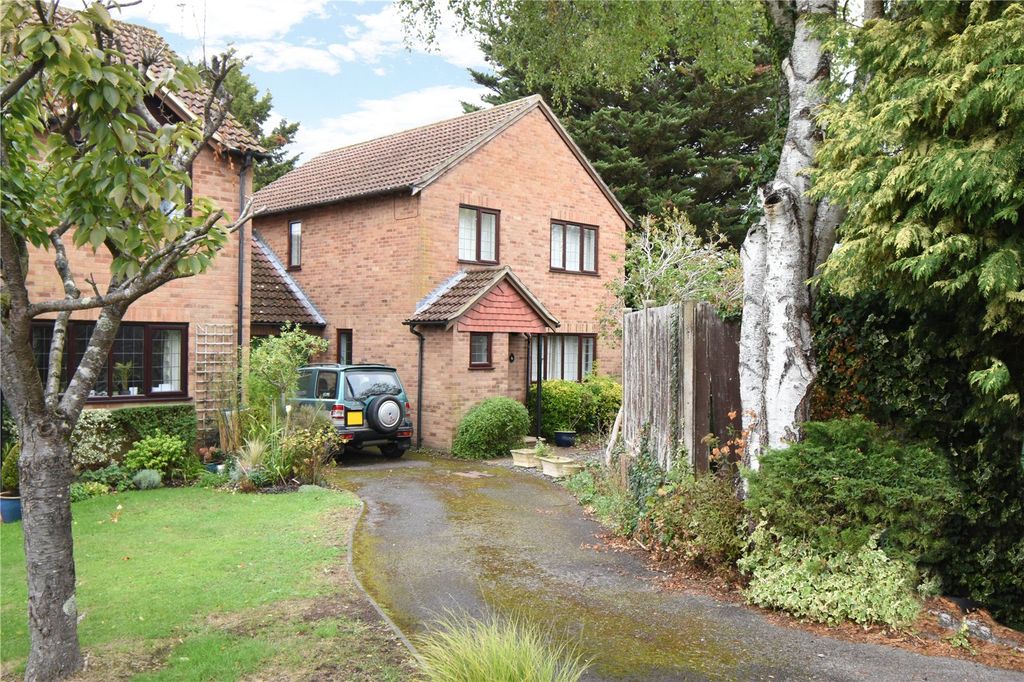 4 bed detached house for saleMill Close, Sherfield-On-Loddon, Hook, Hampshire RG27