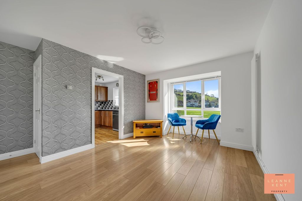 2 bed flat for saleHigh Street, Abertridwr CF83 photo 2